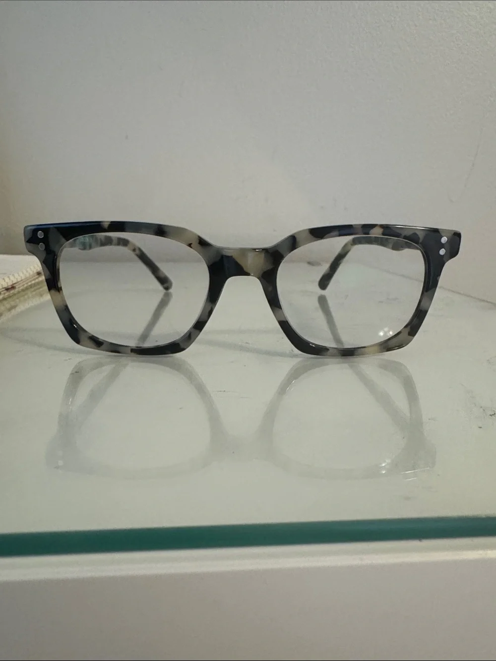 YES LOOK Gray white black Tortoiseshell Bluelight Eyeglasses. Non prescription.